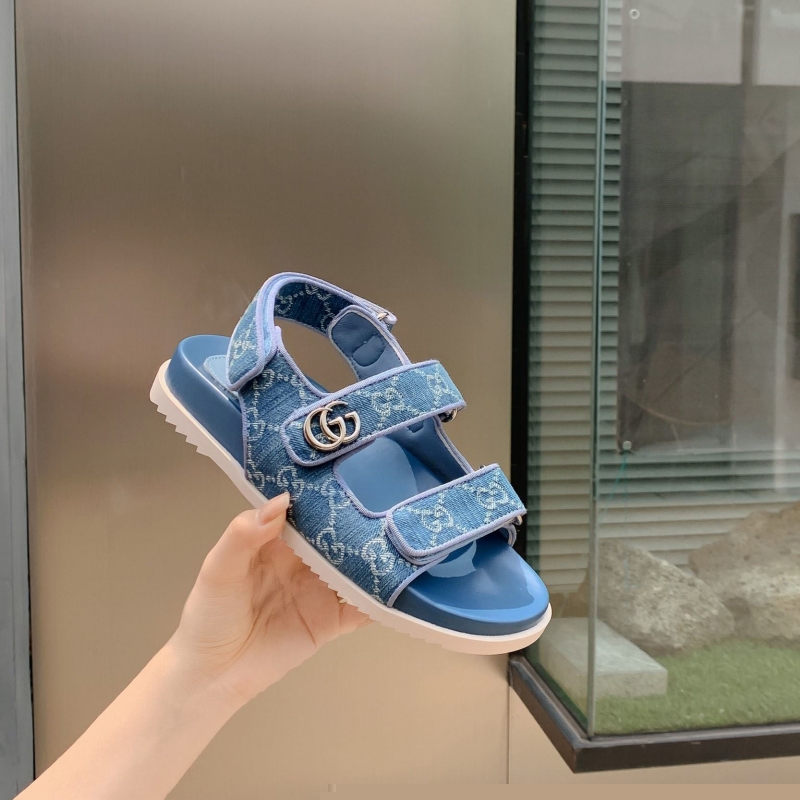 G*u*i sandals